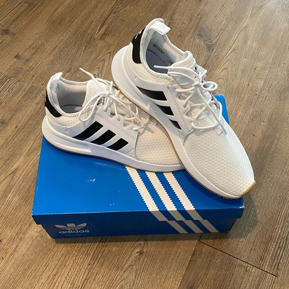 Adidas Men’s white tennis shoes - size 9